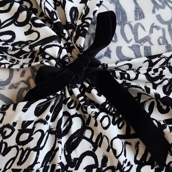 NWT New York and Company L top - Picture 2 of 4